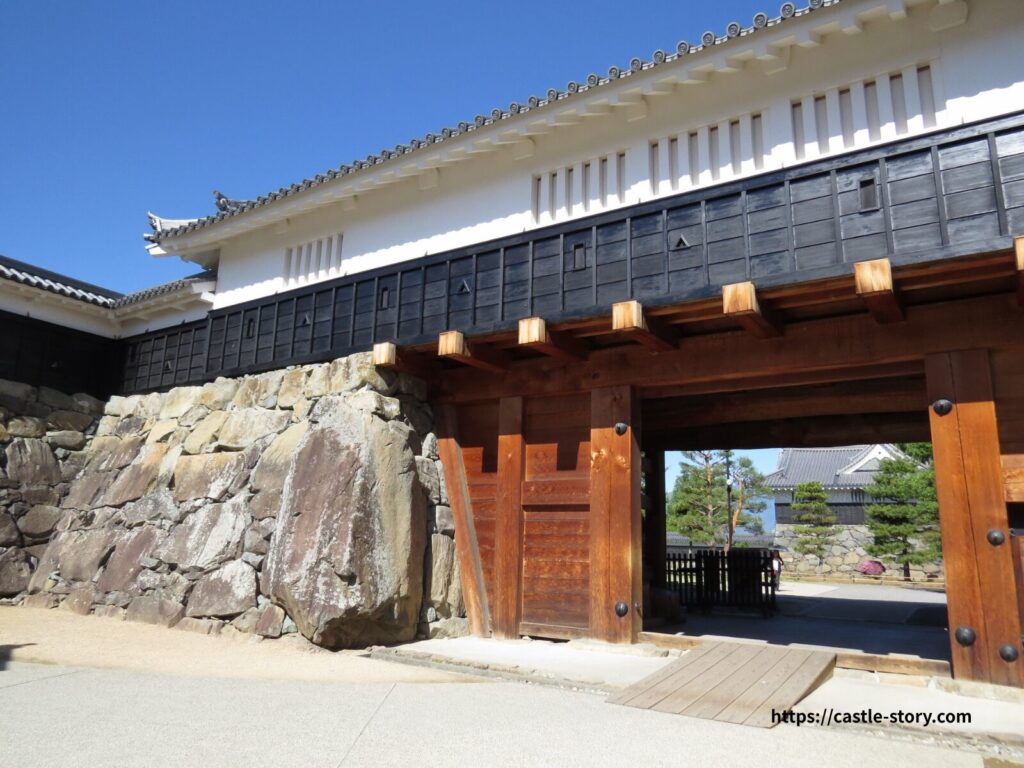 記事用太鼓門と玄蕃石