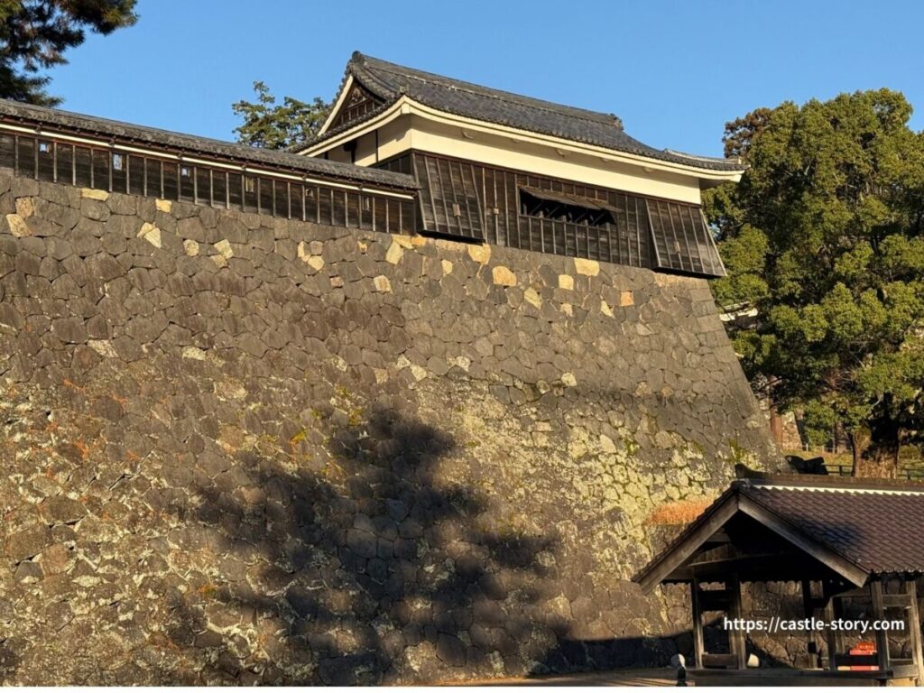 馬溜りと太鼓櫓