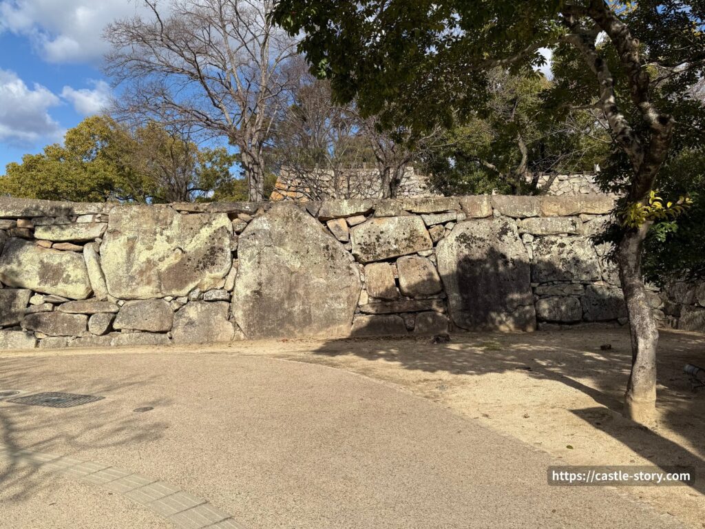 内下馬門跡・鏡石