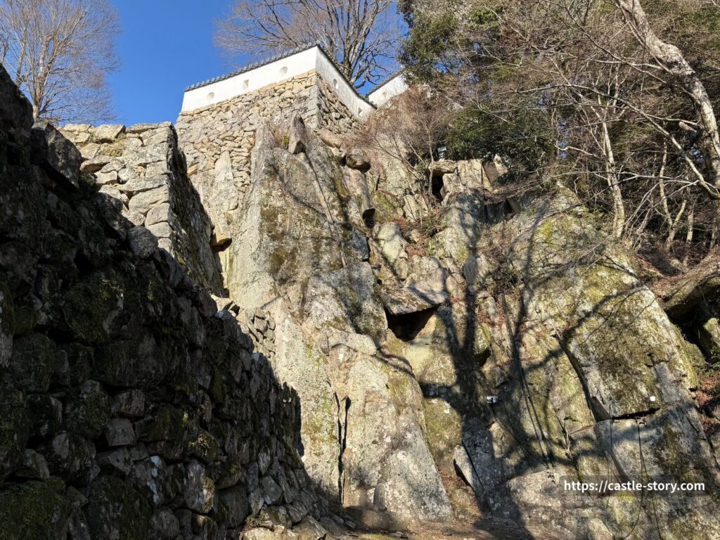 断崖絶壁の石垣