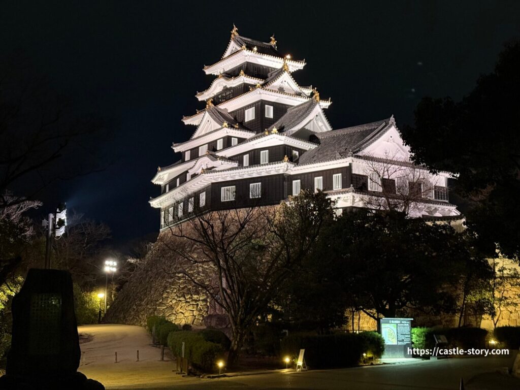 岡山城のライトアップ