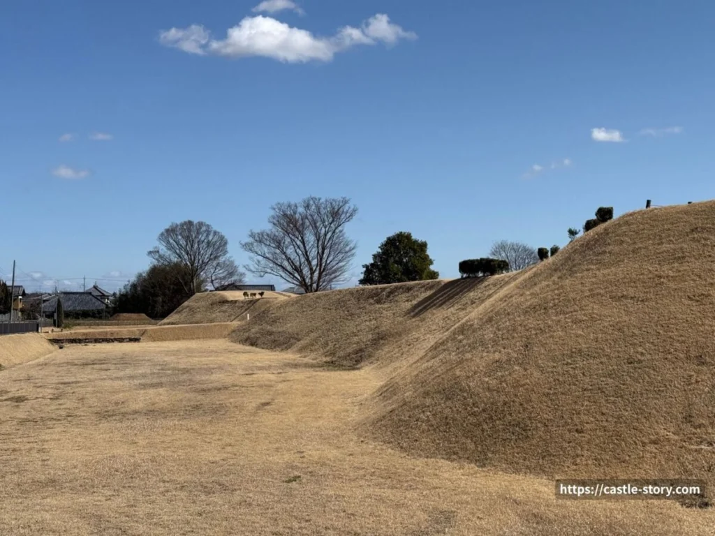 土塁跡と堀跡