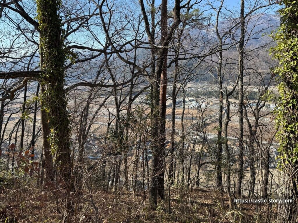 二の丸からみた七岩里の崖下