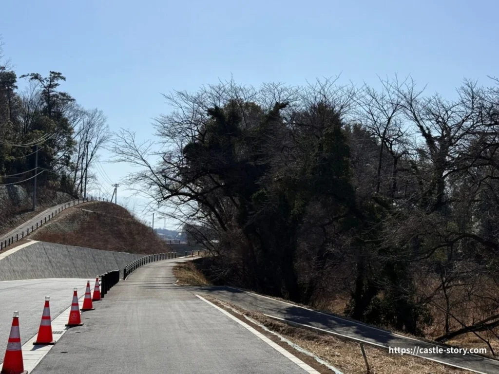 新府城跡までの道①