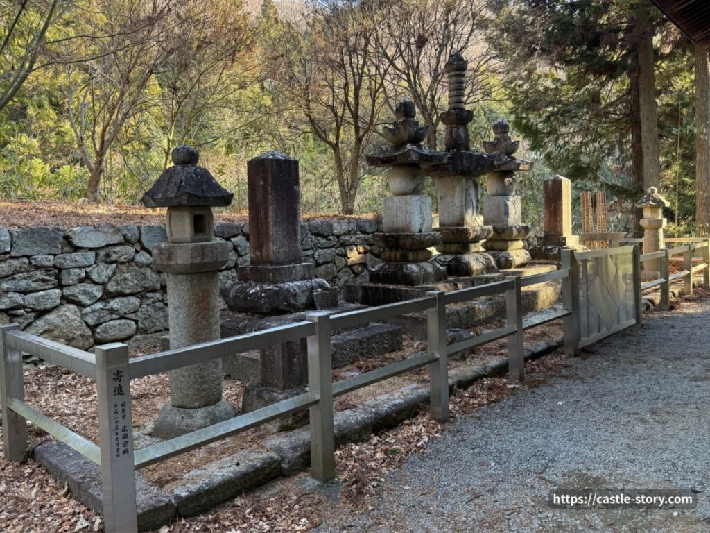 武田勝頼公のお墓