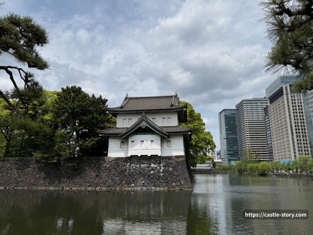 巽櫓と水堀