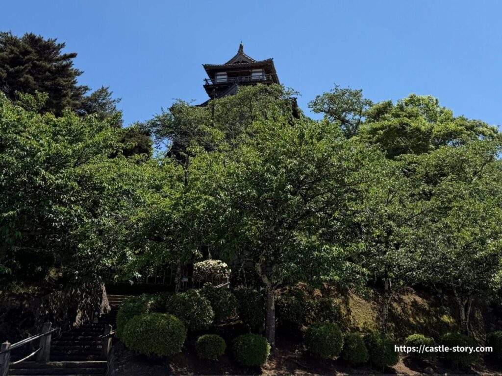 丸岡城の高低差