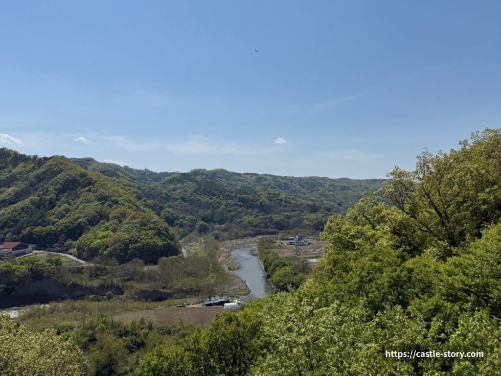 千曲川を眼下に見下ろす水の手展望台から