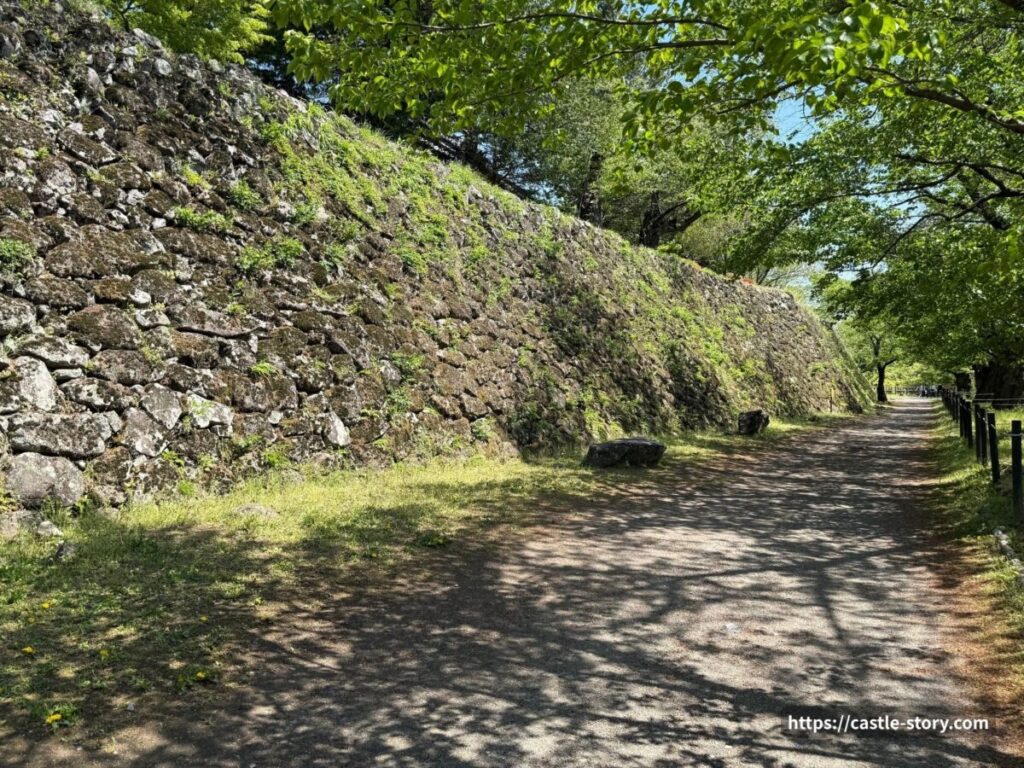 本丸跡の石垣