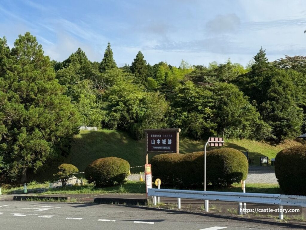 広場(駐車場)