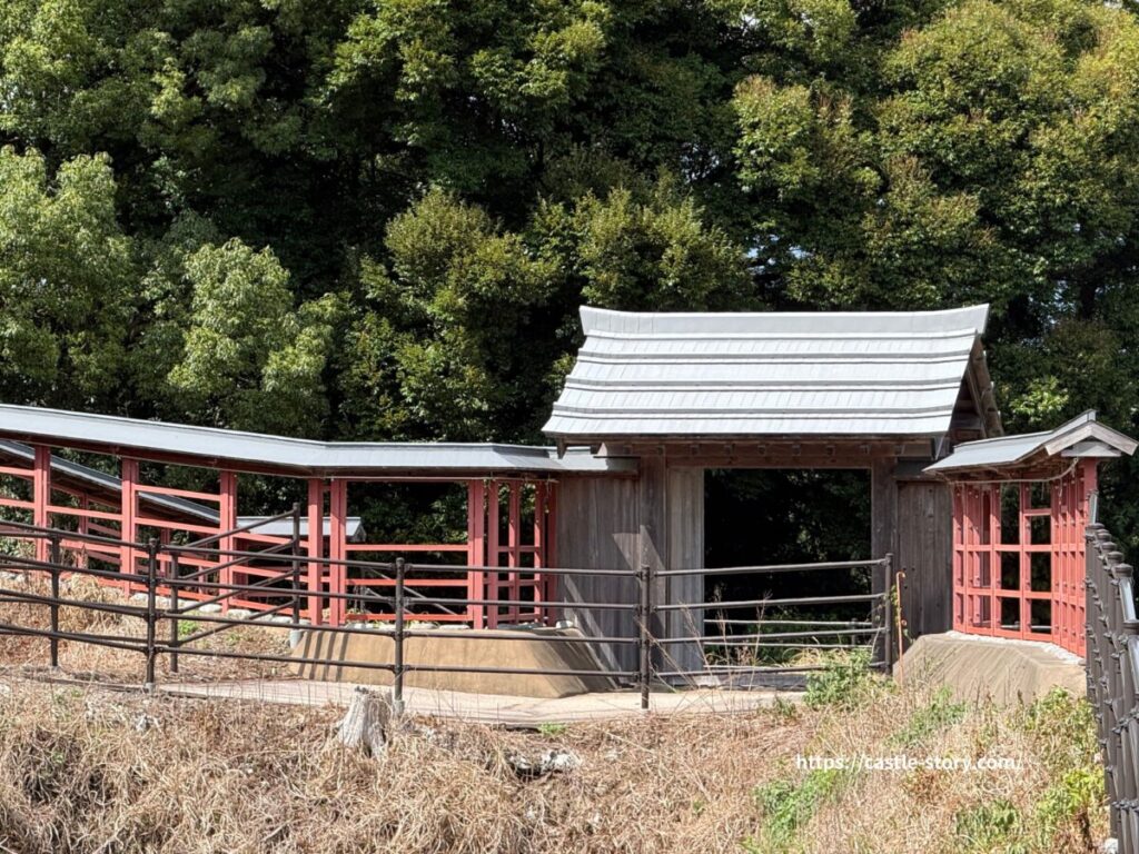 二の曲輪北馬出の門（復元）
