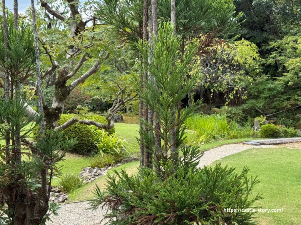 二の丸茶室の庭園