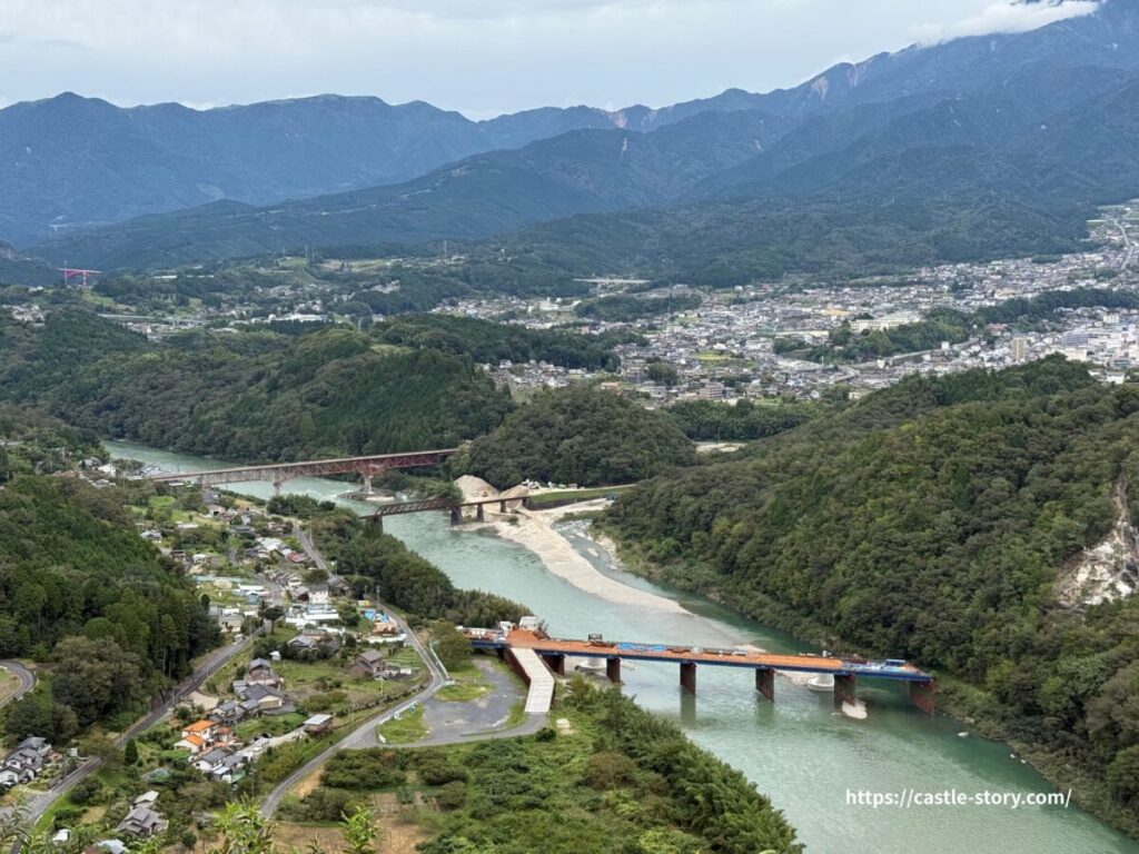 リニアが通る橋（手前）