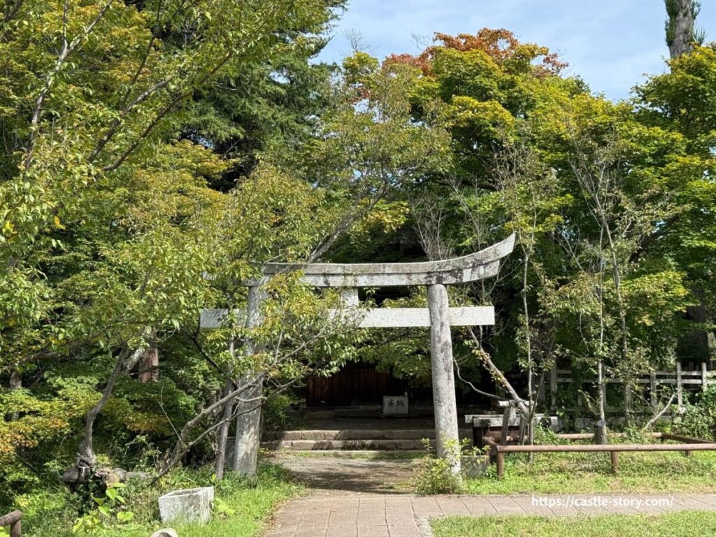 新城神社と藤原神社
